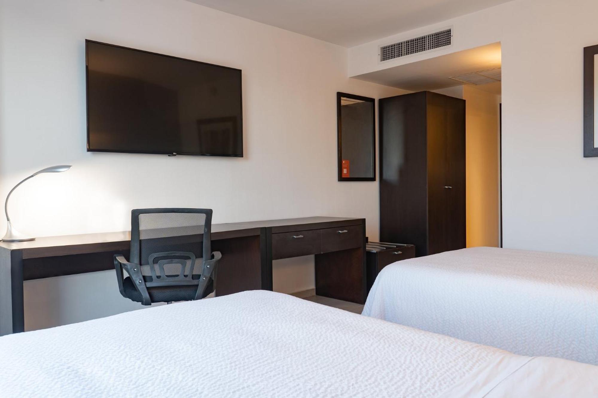Fiesta Inn Tepic Extérieur photo